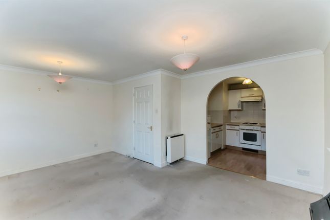 50, Falmouth Close, Eastbourne photo 4