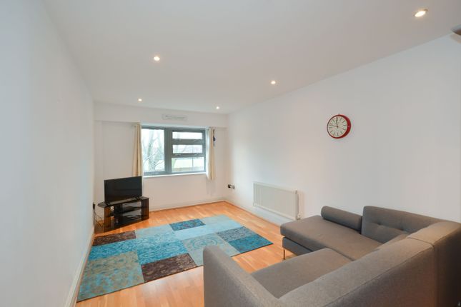 Flat to rent in Rotherhithe Street, London