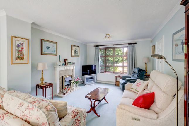 29, Willow Way, Princes Risborough photo 4