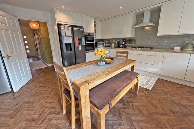 32 Princes Gate, High Wycombe, Buckinghamshire photo 3