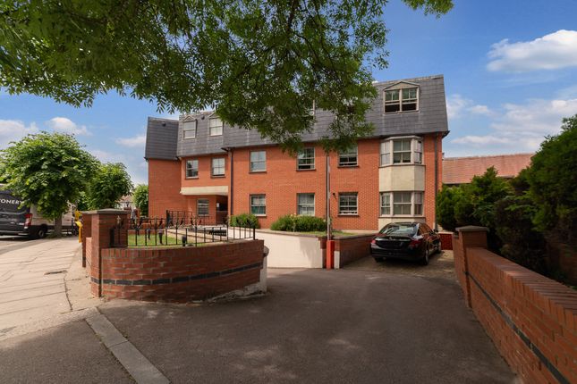 Thumbnail Flat for sale in Heather Gardens, Golders Green