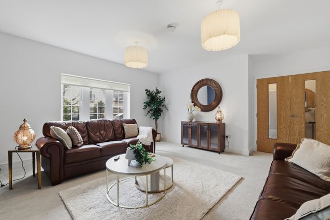 65 Ninian Crescent, Lenzie, Glasgow photo 2