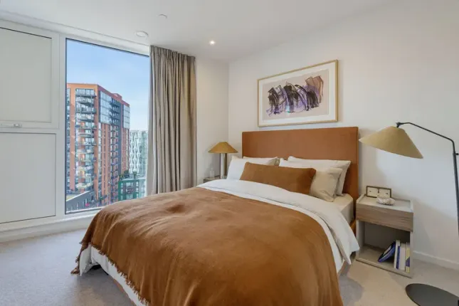 Apex One, Nine Elms, London photo 4