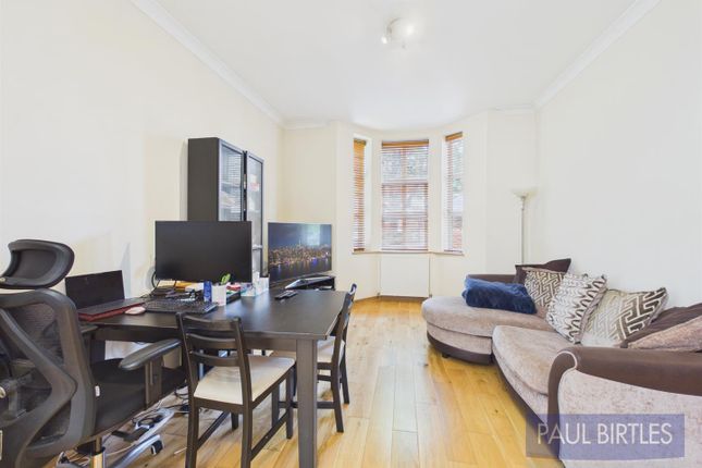 Apartment 5 Village Court, 1 Carrington Road, Manchester photo 4