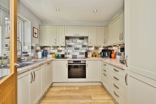 28, Orchard Rise, CREWKERNE photo 4