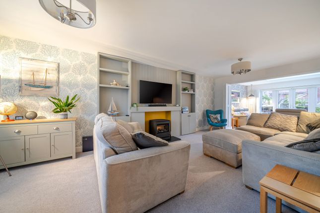 22, Longhurst Avenue, Cranleigh photo 3