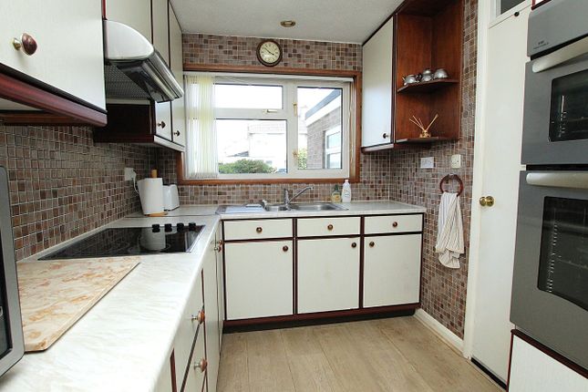 5, Bailey Crescent, Poole photo 4