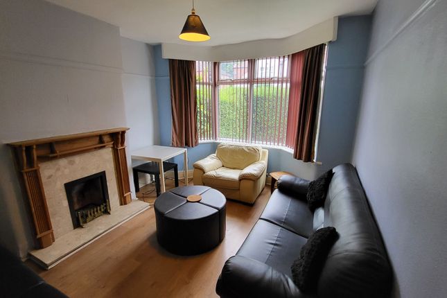 40 Lees Hall Crescent, Manchester photo 2