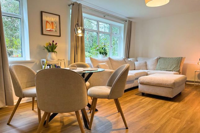 Flat 1, 1 Harboro Grove, Sale photo 2