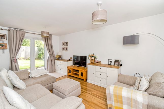 9, Moore Close, Romsey photo 2