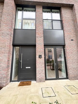Duplex to rent in Carraway Street, Reading