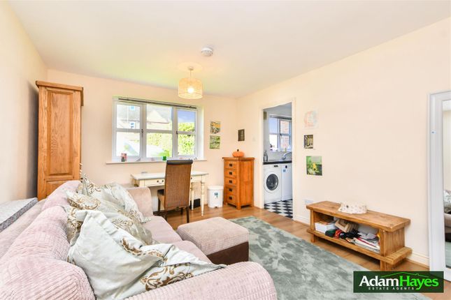 21, Lucas Gardens, London photo 2