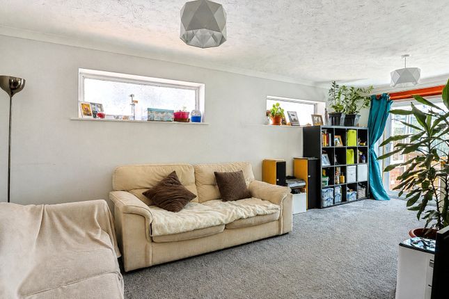 23, Throopside Avenue, Bournemouth photo 3
