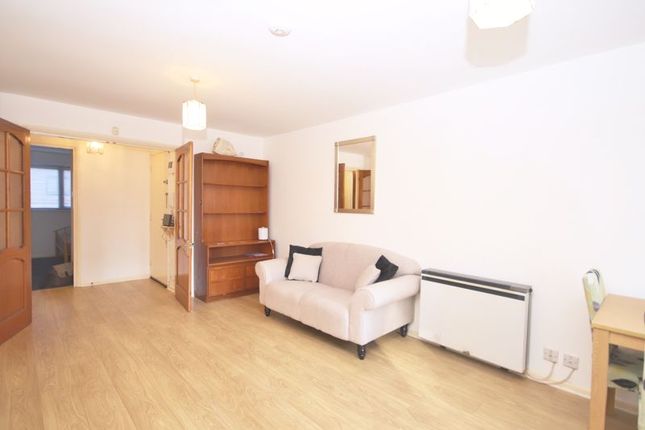 Thumbnail Flat to rent in Transom Square, London