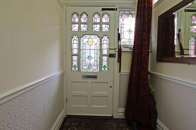 45, Heathhurst Road, South Croydon photo 2
