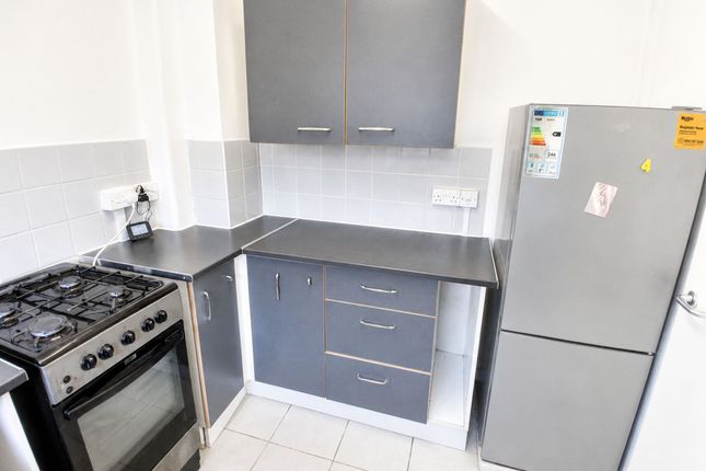 Flat 25, Fairmead House Homerton Road, London photo 5