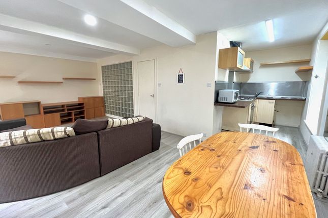 Flat 21, Netherwood Chambers, Bradford photo 3
