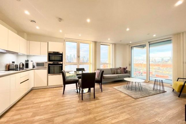 Flat to rent in Enderby Wharf, Greenwich