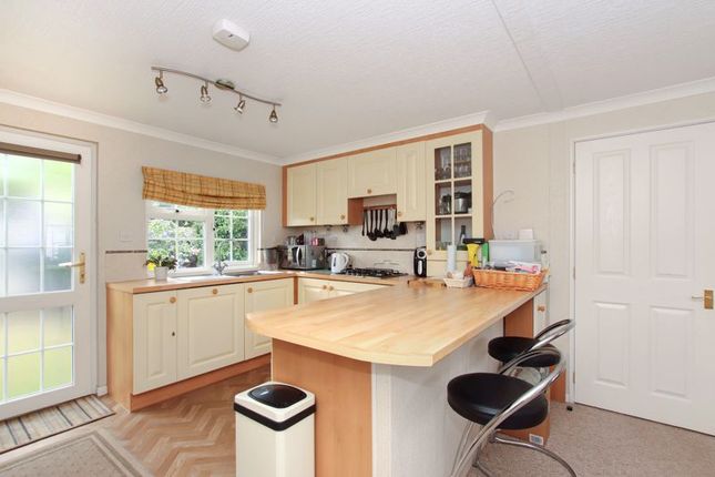 31 Beech Park, Chesham Road, Wigginton photo 3