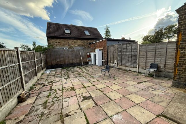 3 Bed Terraced House To Rent Meads Lane, Ilford Ig3