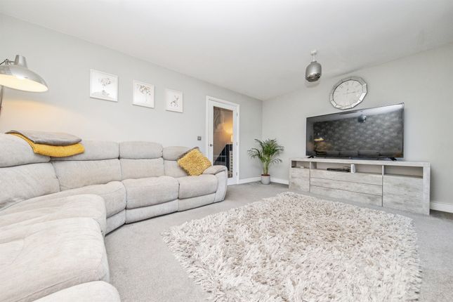 2, Ladbrook Close, Ipswich photo 4