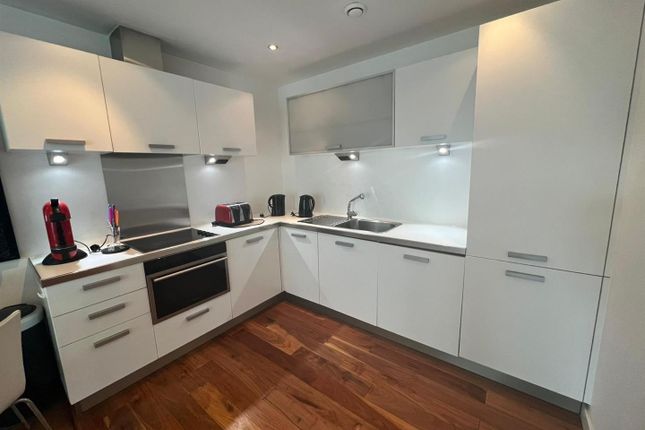 Apt 158, The Edge, Salford photo 3
