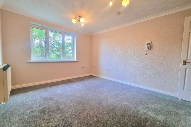 Flat 43, Woodhey Court Alma Road, Sale photo 3