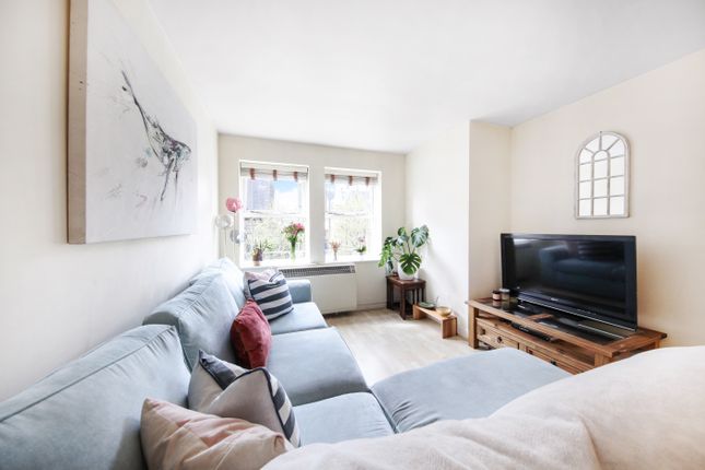 Flat for sale in Stott Close, Wandsworth, London