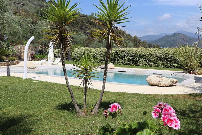 Villa for sale in Via Roma, Dolceacqua, It