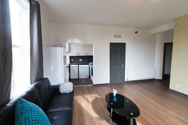 Terraced house to rent in Hyde Park Terrace, Leeds