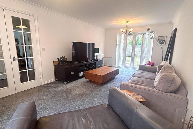 4, Yarningale Close, Birmingham photo 2