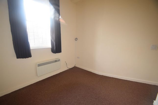 Flat 2, 77A, High Street, Newport photo 5