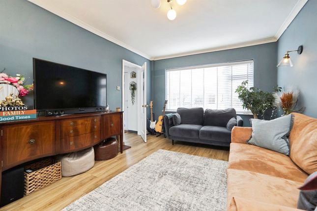 Silverdale Drive, Leeds photo 4