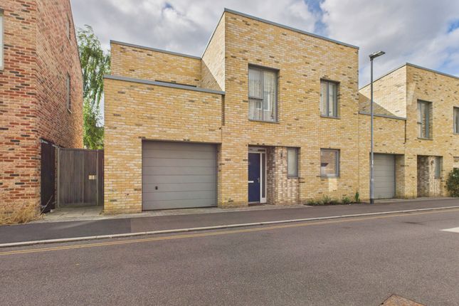 Cam02545G0-Pr0471-Still022