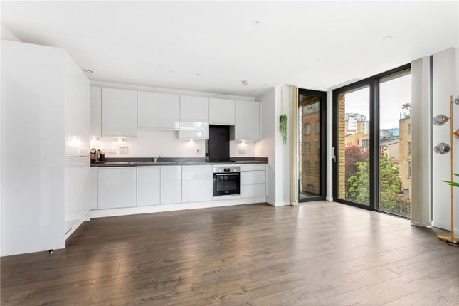 Flat for sale in Bridle Mews, London