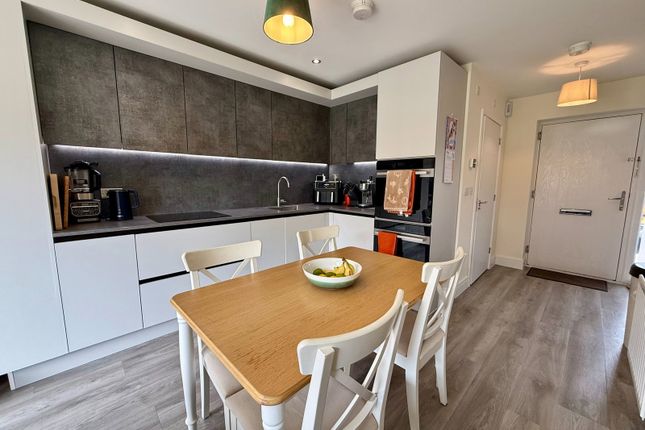 9, Pearl Gardens, Swadlincote photo 2