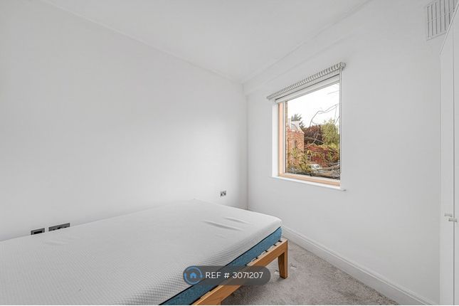 Belvard Point Murray St, London photo 3