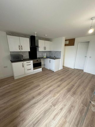 Flat to rent in Station Road, Shotts