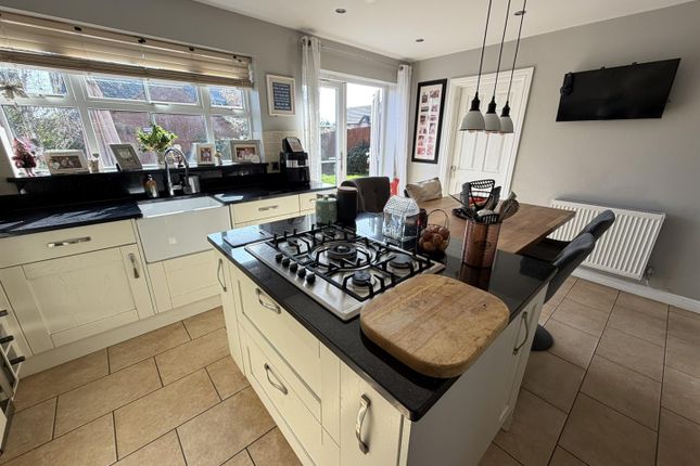 3, Nightingale Close, Daventry photo 3