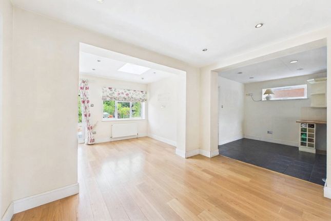3, Anderson Crescent, Reading photo 3