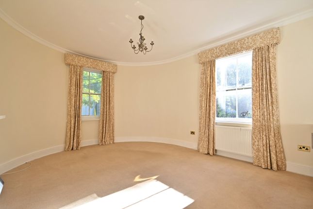 98,Flat 2 Beverley House, Station Parade, Harrogate photo 4