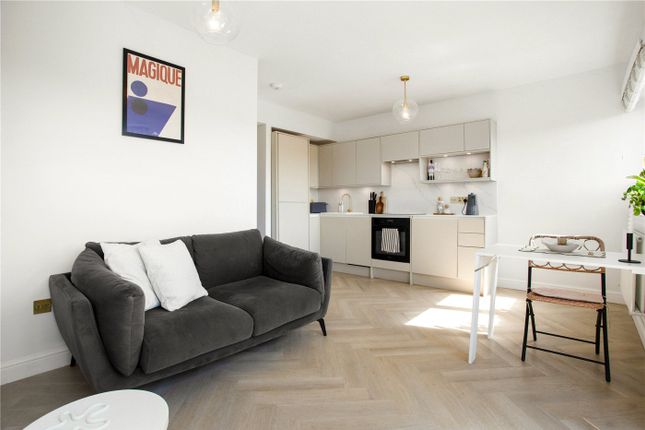 Flat 28, Alfred Butt House,, Holdernesse Road, London photo 4