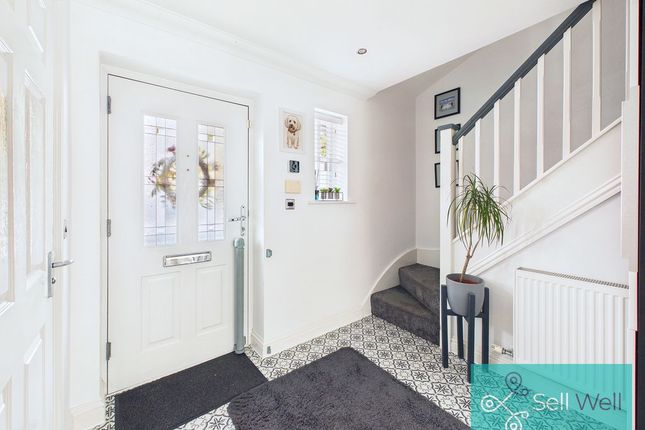 8, Warren Drive, Manchester photo 4