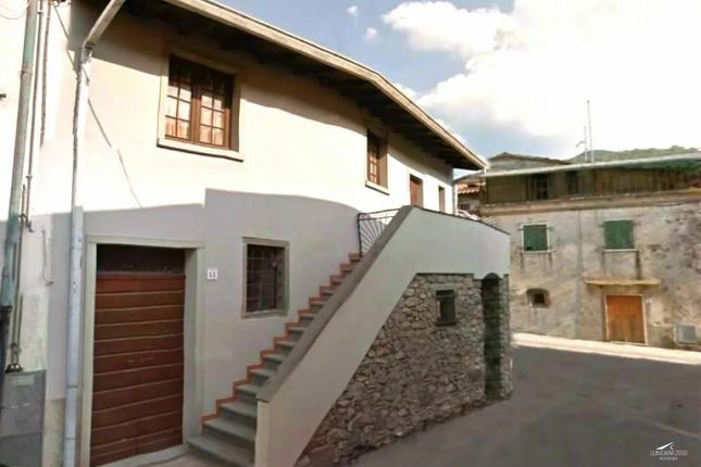 Town house for sale in Lucca, Minucciano, Italy