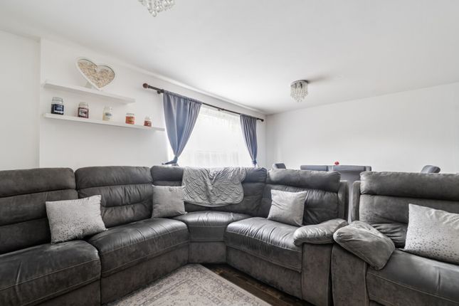 Chertsey Road, Feltham, TW13 4RN, Feltham photo 2