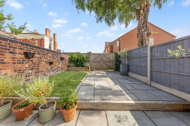 15 Crow Lane East, Newton-Le-Willows photo 4