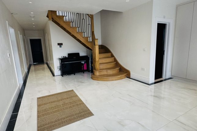 290 Norwood Road, Southall photo 2