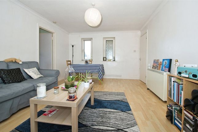 205, Coed Edeyrn, Caerdydd photo 2