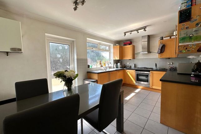 10, Rayleas Close, London photo 2