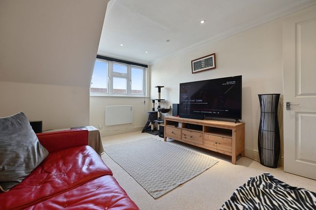 Flat to rent in Station Way, Cheam